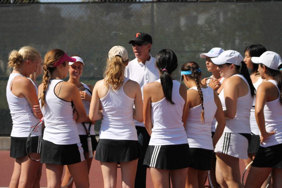 Girls+varsity+tennis+hopes+to+bounce+back+after+loss+against+Peninsula