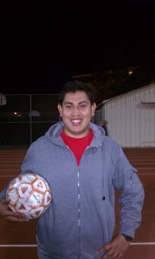 Coach+Ruben+Ruiz+of+the+frosh%2Fsoph+soccer+holds+practice+after+a+long+day.