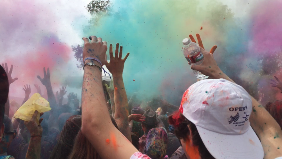 Students at Beverly and other attendees of the festival throw their colors up into the air.
Photo by: Emily Kogod