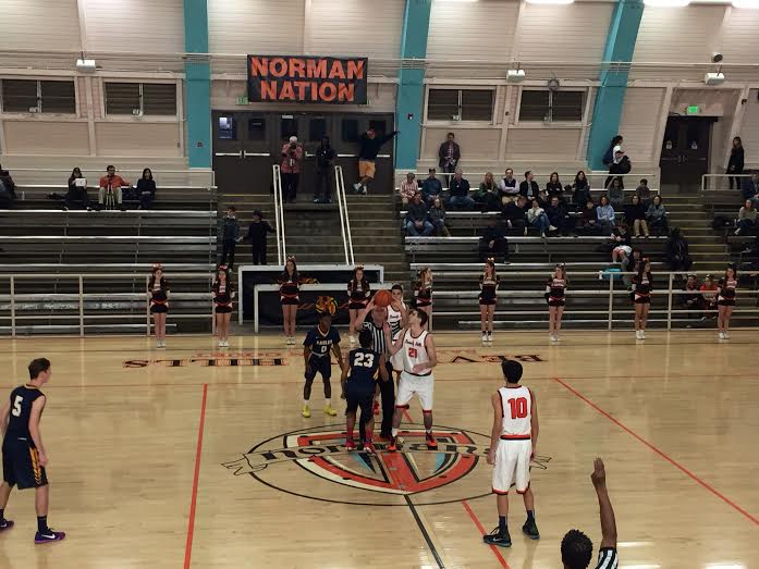 Beverly sets up for the opening tip-off against El Segundo. Photo by: NOAH LEE