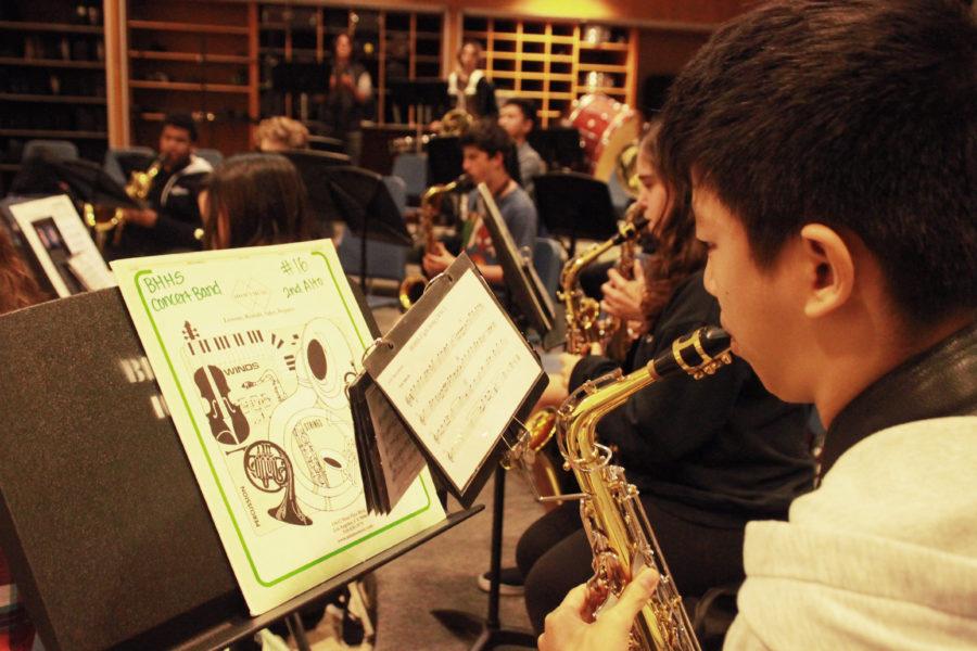 An alto saxophonists in concert band practices the BHHS fight song during sixth period. PHOTO BY: Vivian Geilim.