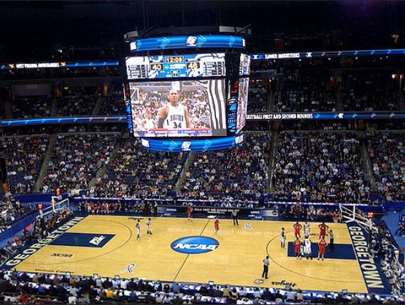 Xavier battles Georgia in the 2008 NCAA Tournament, a game in which the underdog Georgia team almost carried on the rich tradition of busting Americans’ brackets. Photo contains no modifications and is owned by Todd Wickersty. (Creative Commons/Flickr).