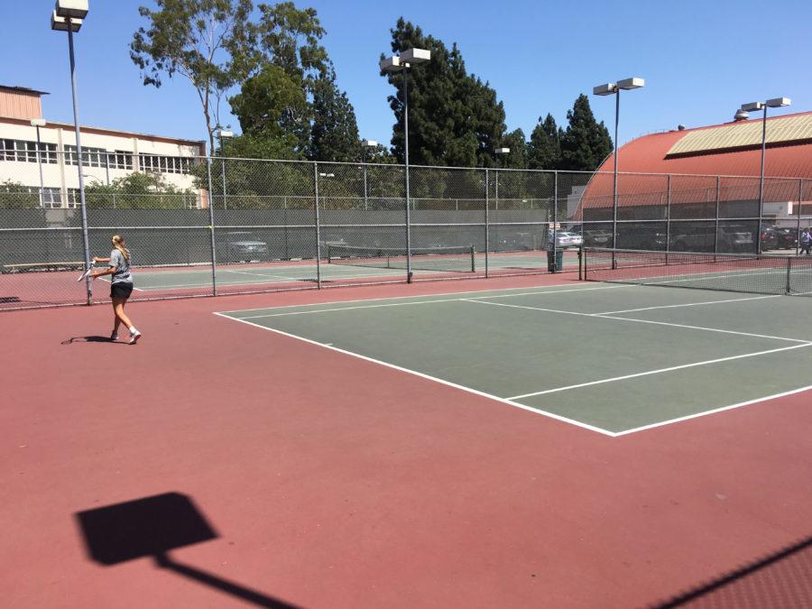 Girls tennis opens season, gains experience with scrimmage