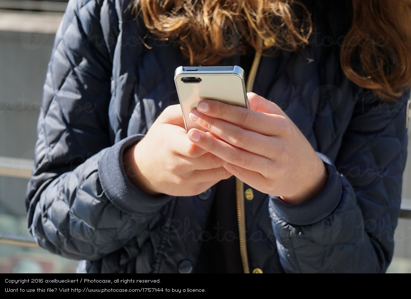 Teens use smartphones as social security blanket