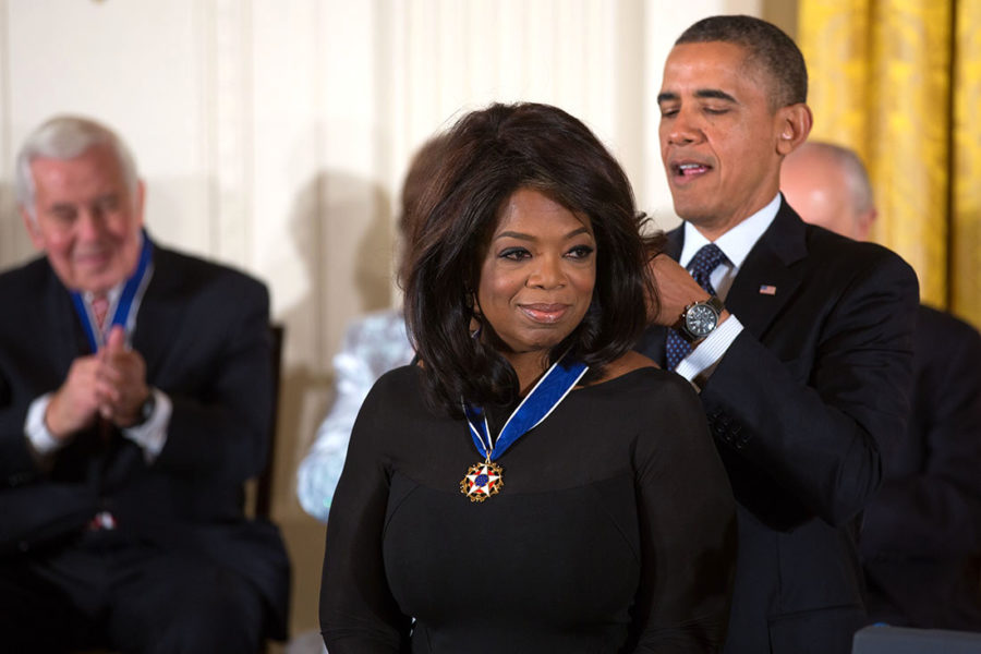 President+Barack+Obama+awards+the+2013+Presidential+Medal+of+Freedom+to+Oprah+Winfrey+during+a+ceremony+in+the+East+Room+of+the+White+House%2C+Nov.+20%2C+2013.+%28Official+White+House+Photo+by+Lawrence+Jackson%29