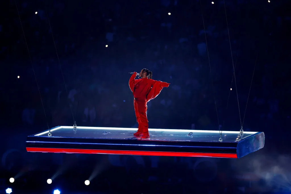 A Pregnant Rihanna Performs Super Bowl LVII Halftime Show: Watch – Rolling  Stone