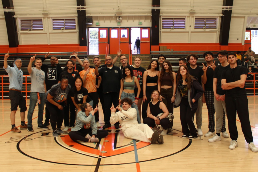 Staff+and+seniors+pose+after+their+annual+dodgeball+match.
