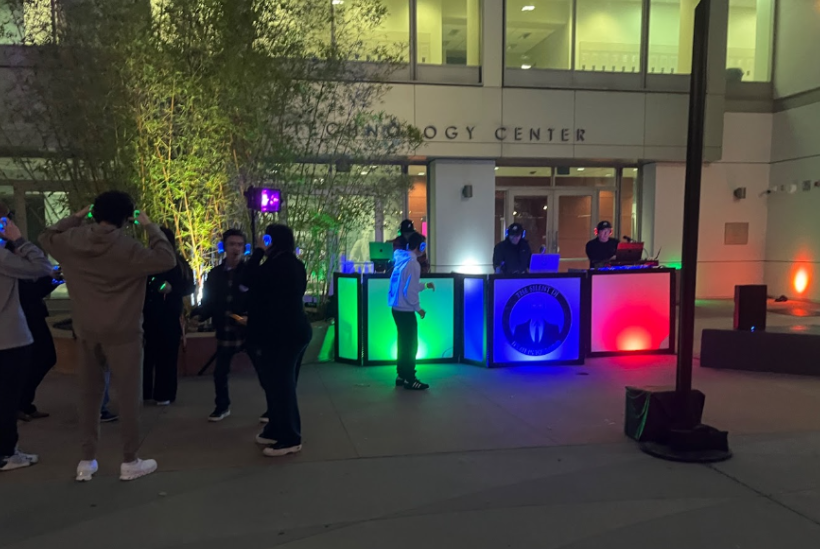 Students jamming to music through their headphones
